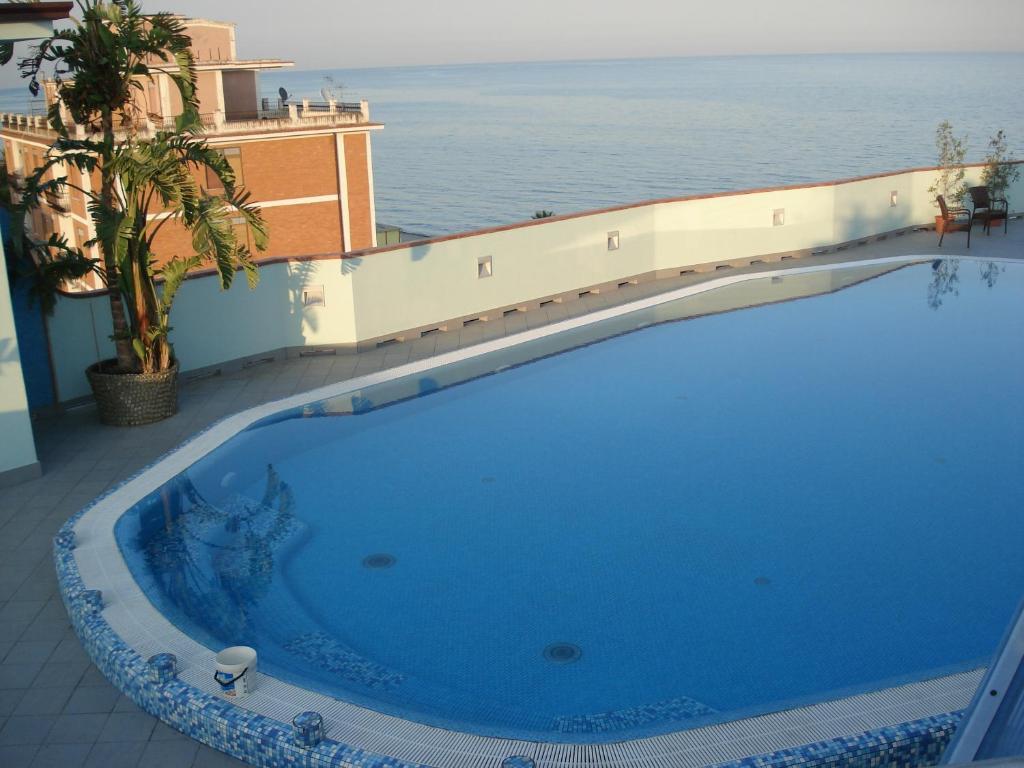 Miramare Palace Hotel Требизаче Екстериор снимка