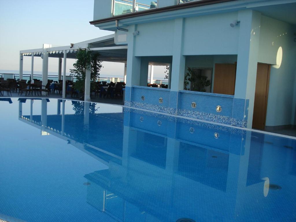 Miramare Palace Hotel Требизаче Екстериор снимка